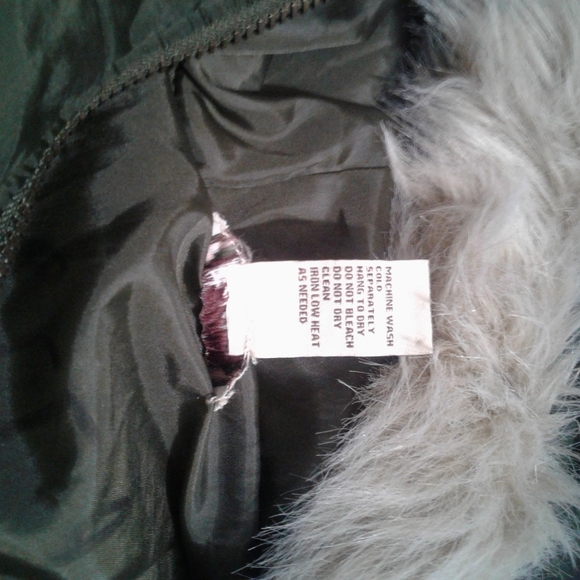 Vest - Picture 4 of 5